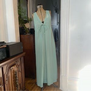 Elegant Mint Green Sleeveless Dress
